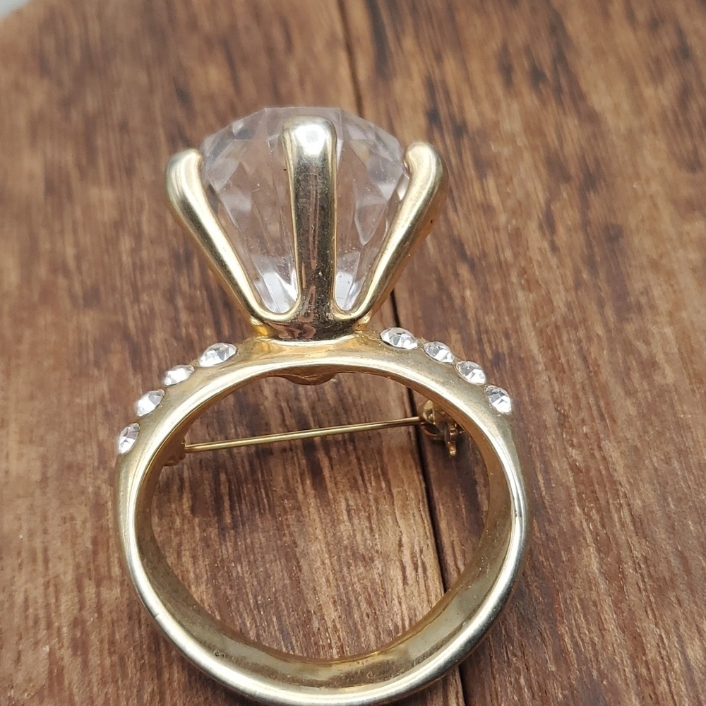 Solitaire faux diamond brooch vintage art deco B129